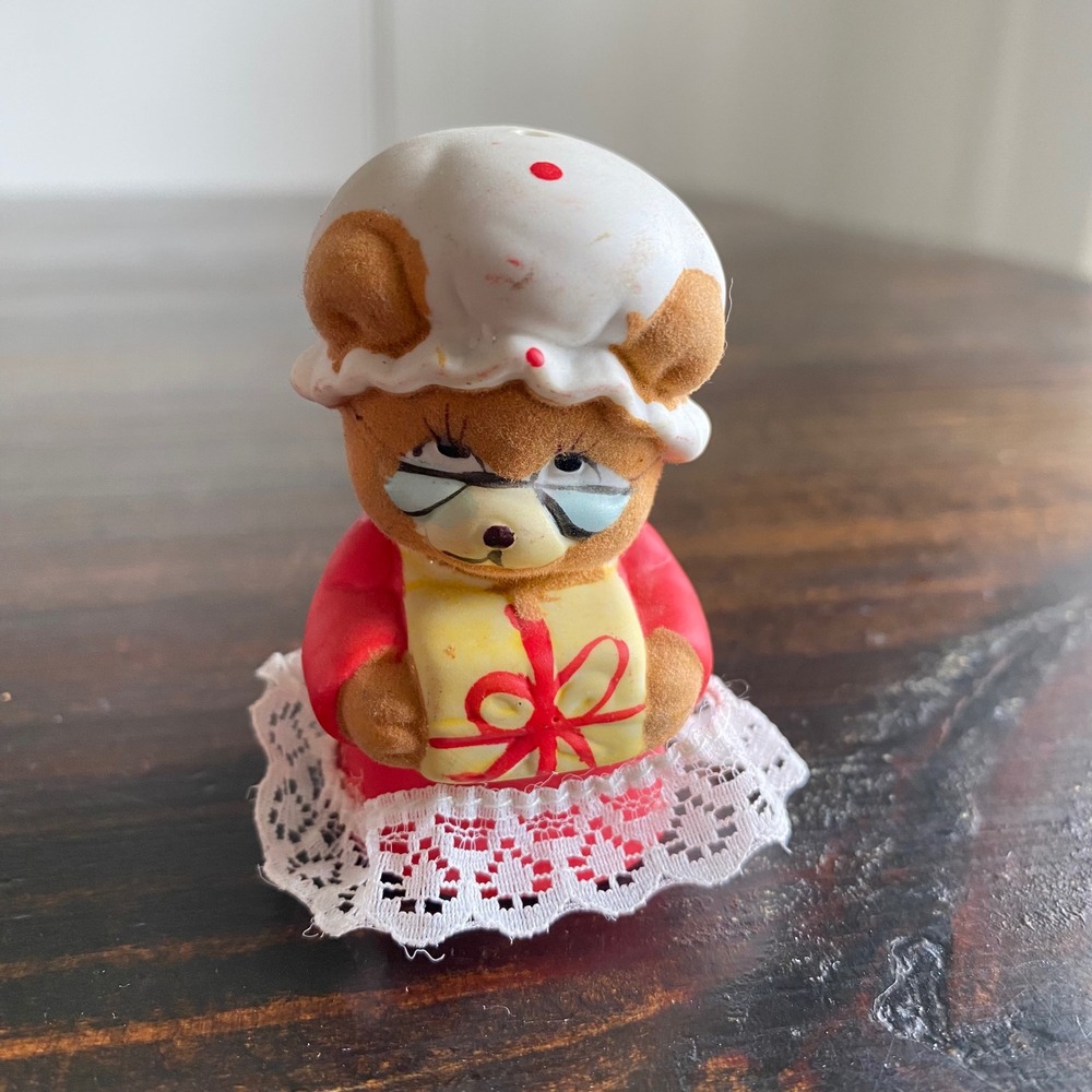 Vintage Jasco Critter Chimers‎ Ceramic Bear Figurine In Red Dress Holding Gift